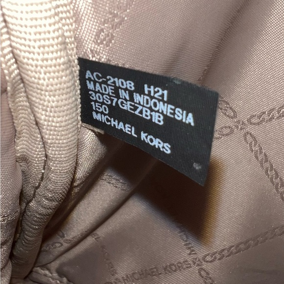 Michael Kors- Rhea Medium Cream Logo Backpack - Picture 8 of 10